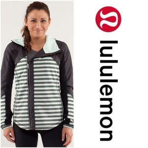 Lululemon Run: Get Up And Glow Jacket *Reflective 360* -Size 6 - Mint/Black